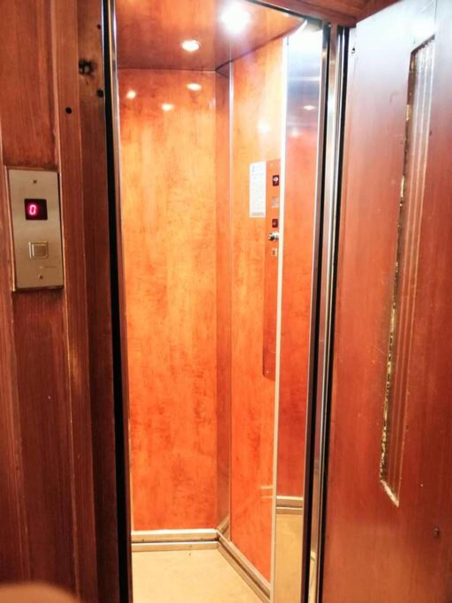 Elegant Apartment Under The Acropolis アテネ エクステリア 写真